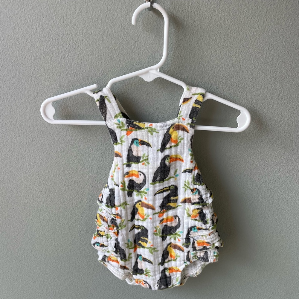 Angel Dear Cotton Muslin Toucan Bubble Romper with Ruffle Butt